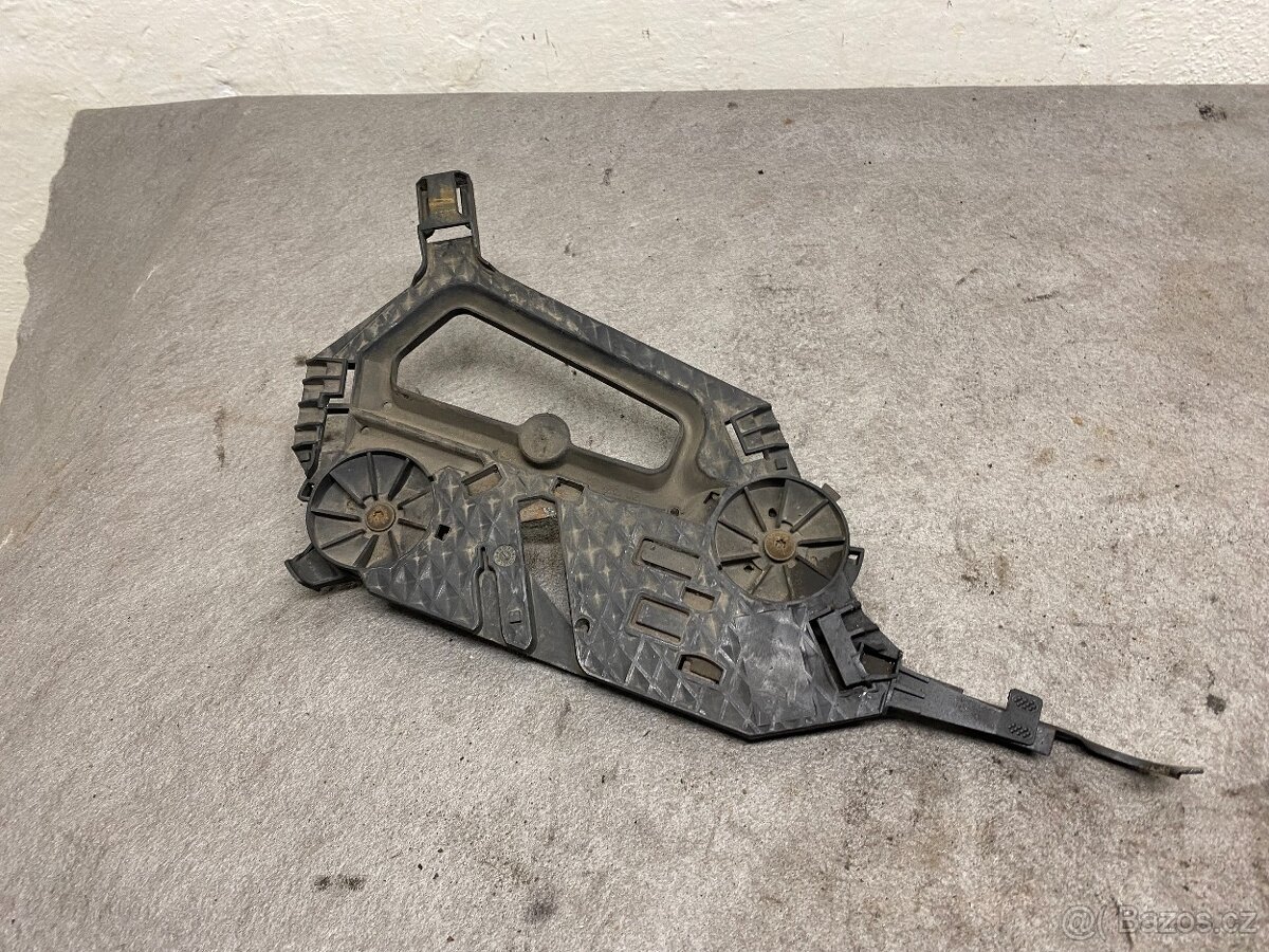 ŠKODA OCTAVIA 2 2004-2008 - DRŽÁKY PŘEDNÍCH SVĚTEL - 2