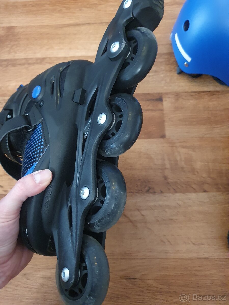 Dětské kolečkové brusle - dvě sady brusle, přilba, chrániče - 2