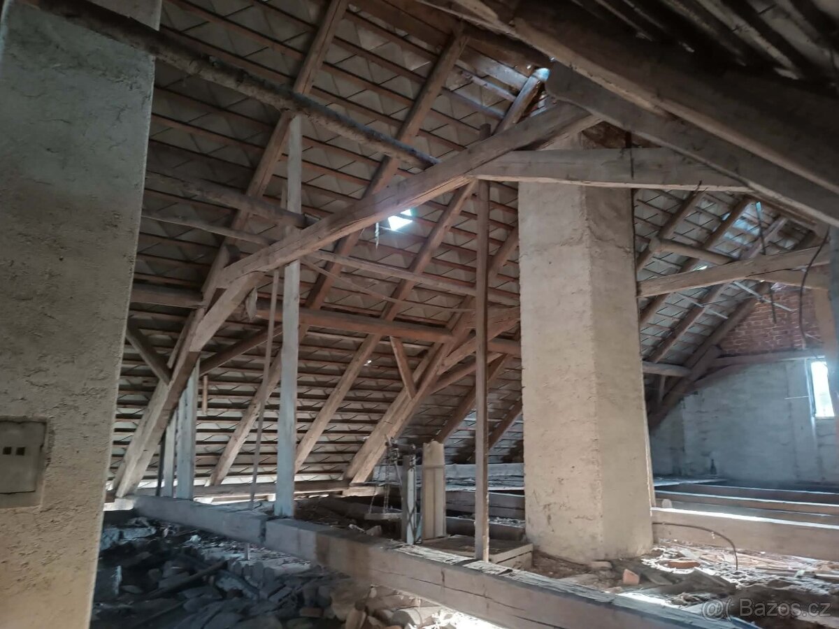 Starý krov, trámy, prkna - 2