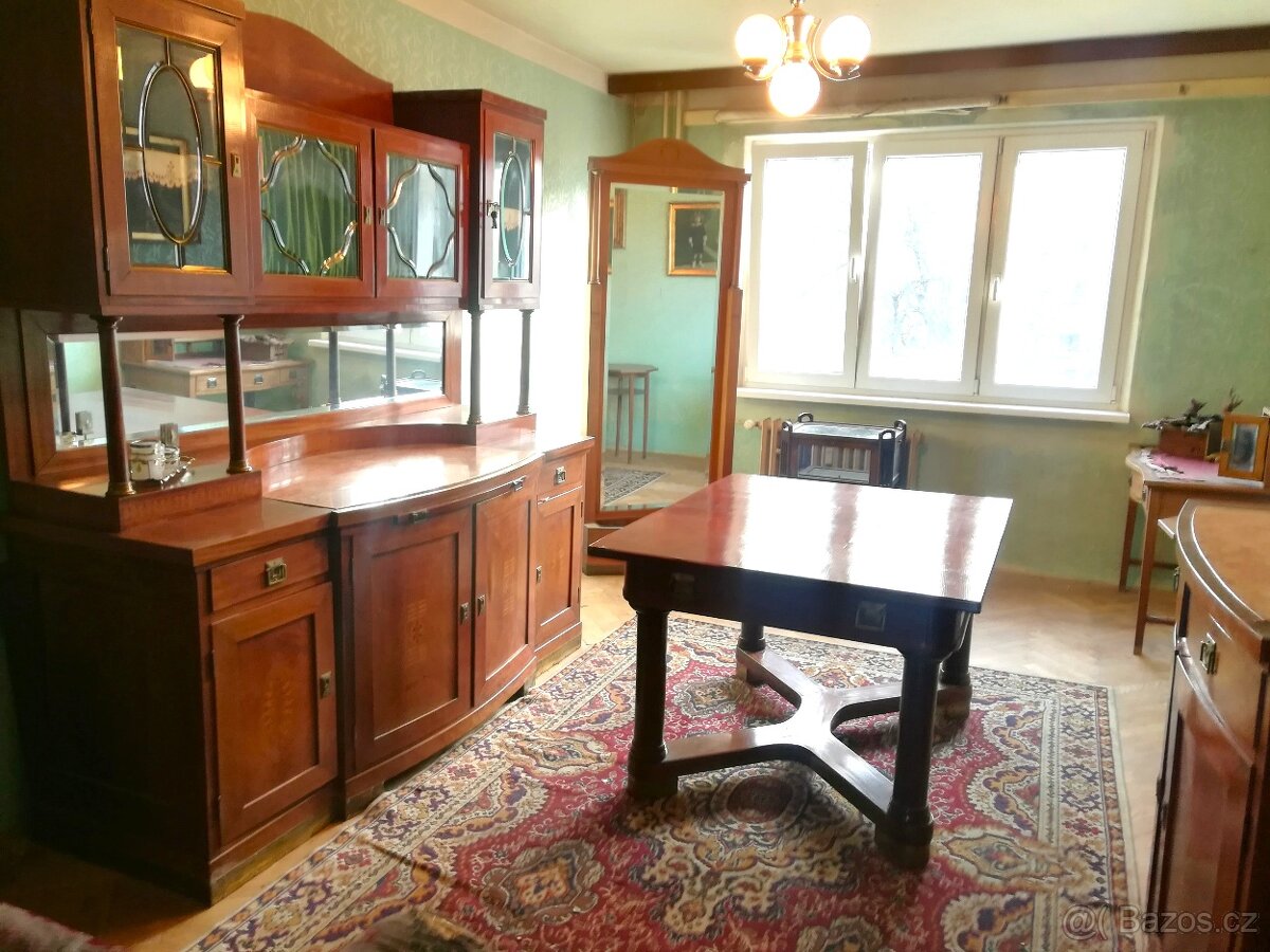 STAROŽITNÝ NÁBYTEK - 2