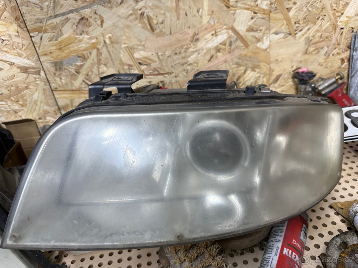 Prodám světla z audi avantu - 2