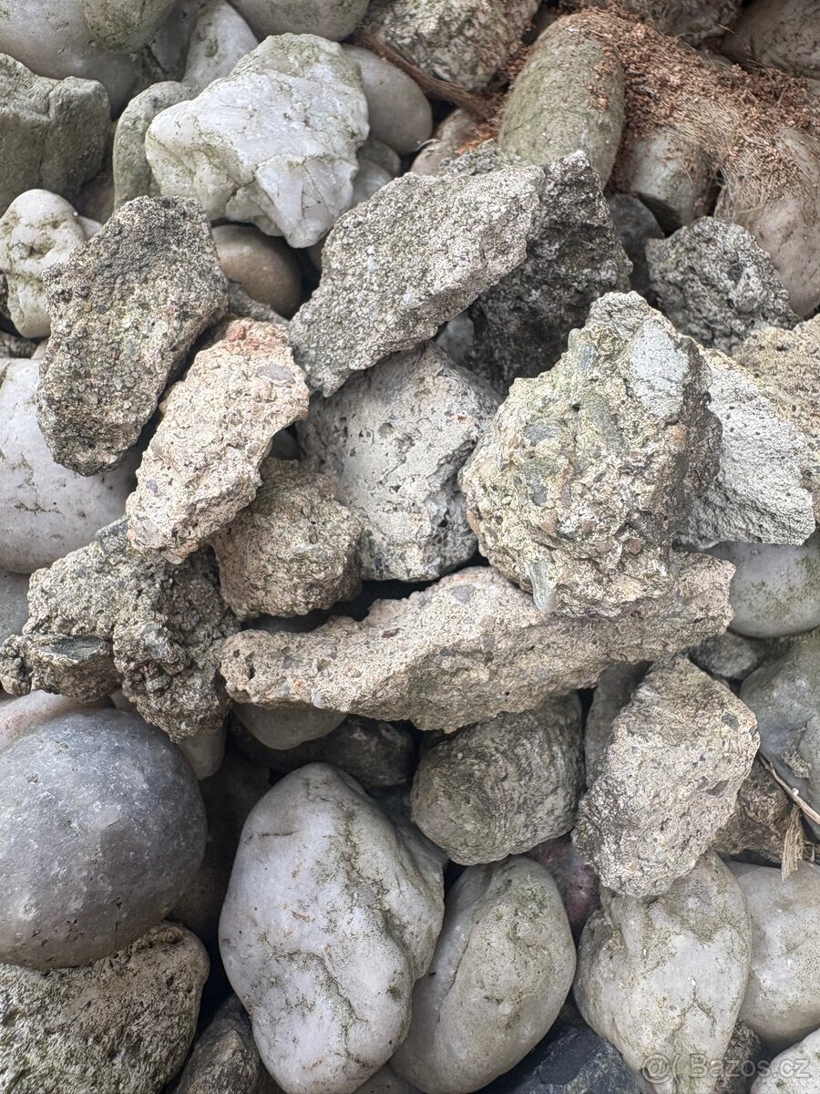 Oblázky a betonový recyklát - 2