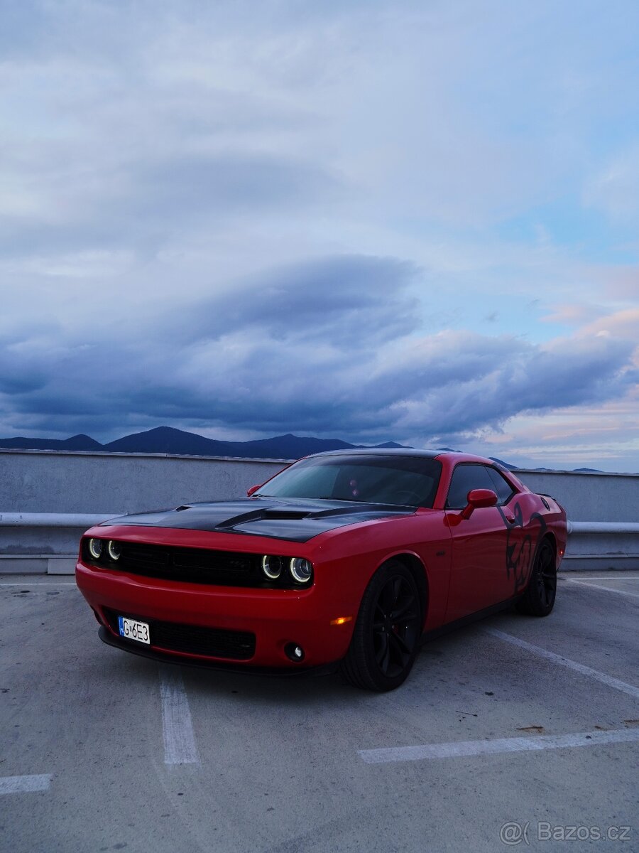 DODGE CHALLENGER R/T 5.7 HEMI V8 - 2