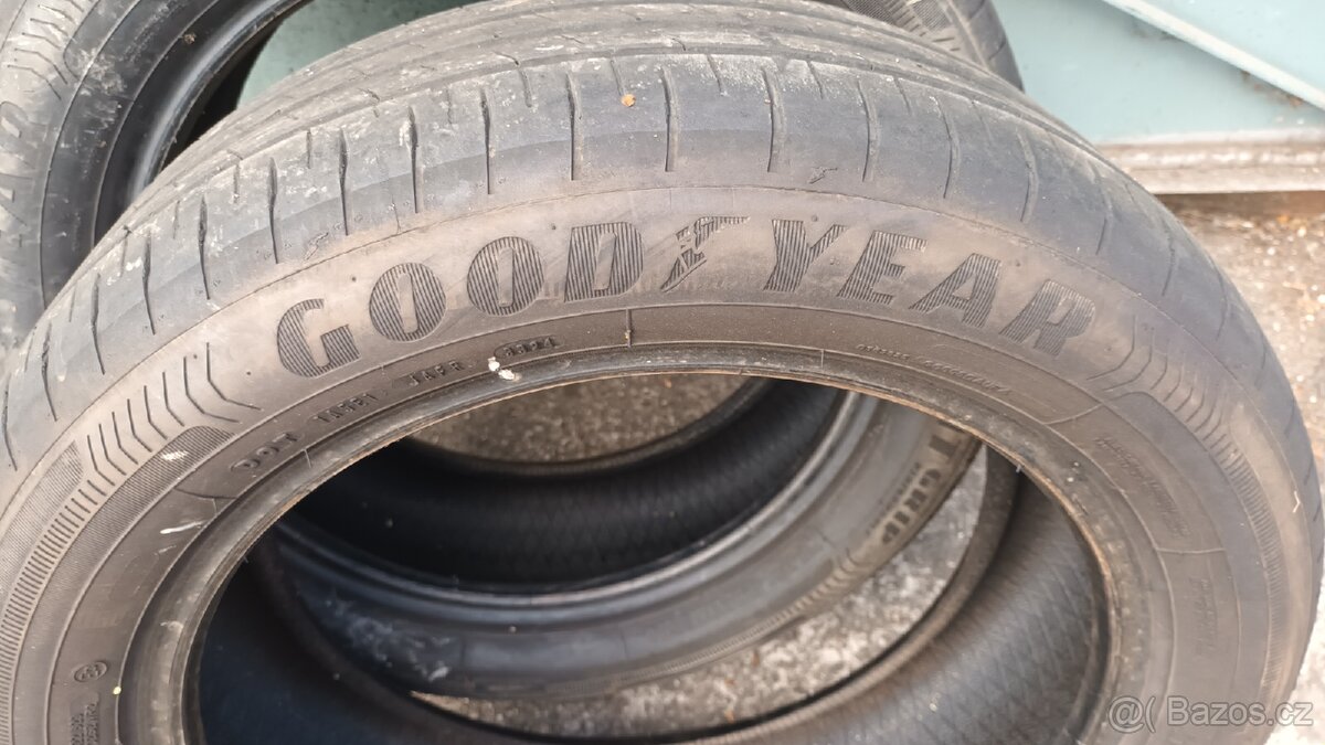 Goodyear 205/55R17 - 2