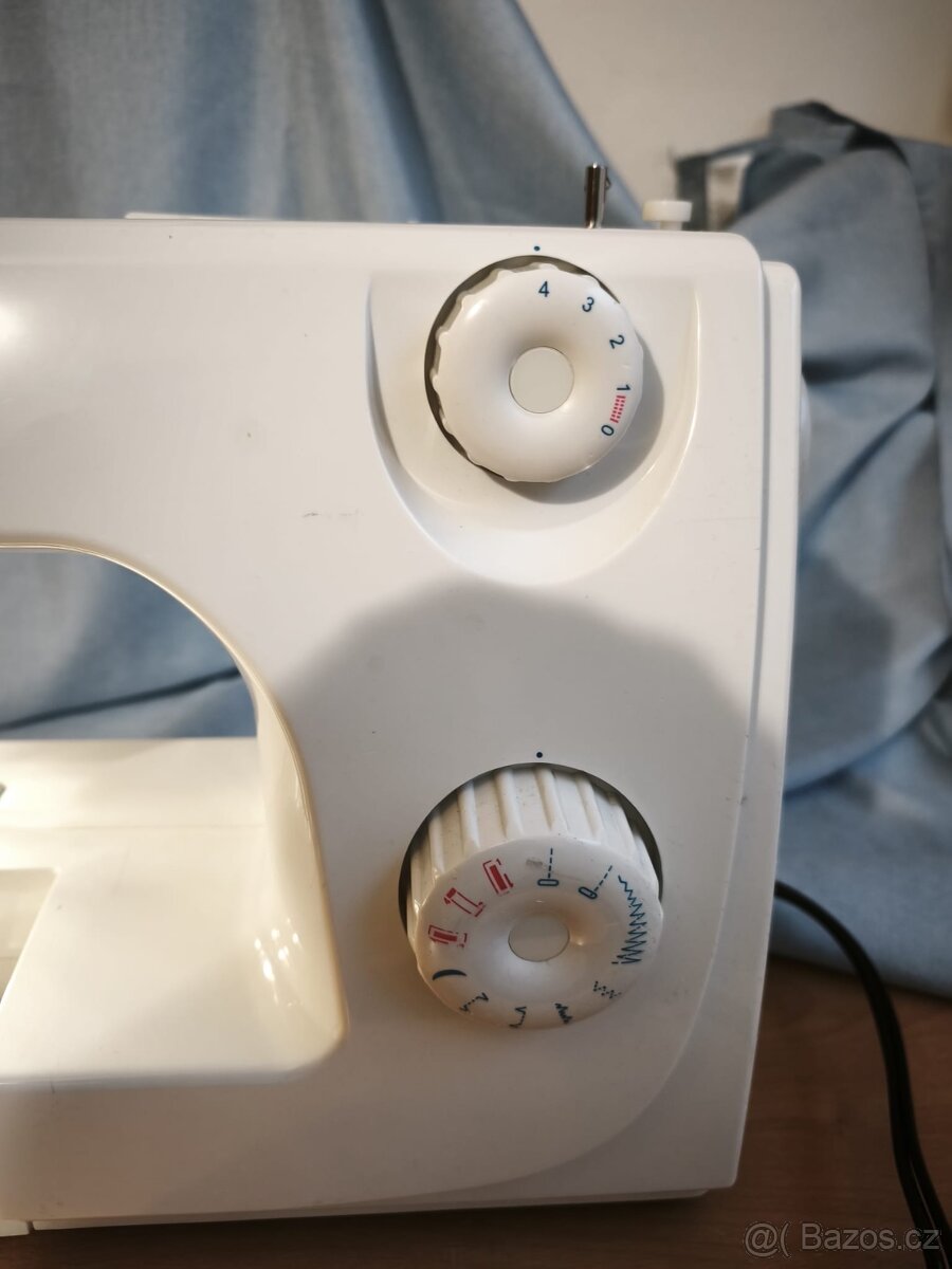 Prodám šicí stroj Singer 8280. - 2