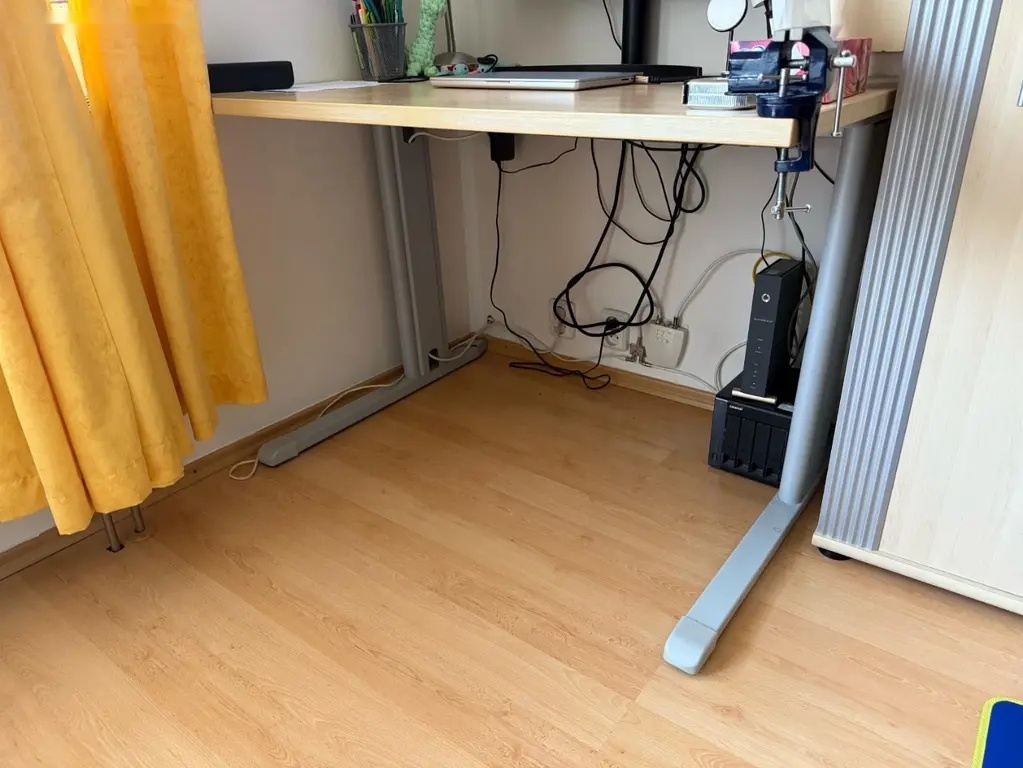 Psací stůl 1100 × 800 mm praktický a pevný - 2