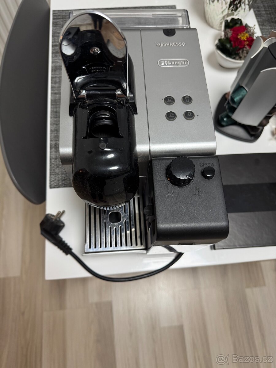 Kávovar Nespresso Délongi na kapsle - 2