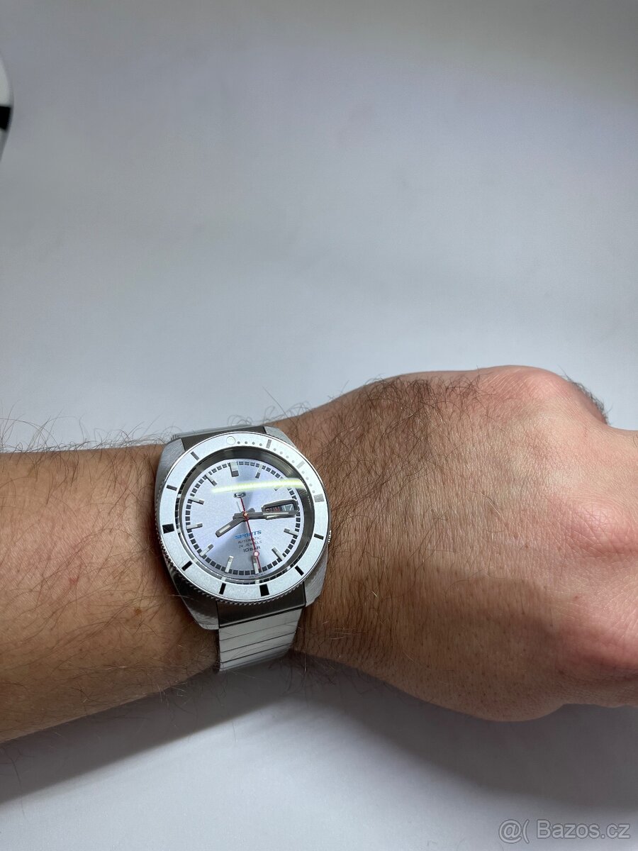 Seiko 5 Sports Heritage Design Re-creation Limited Edition - 2