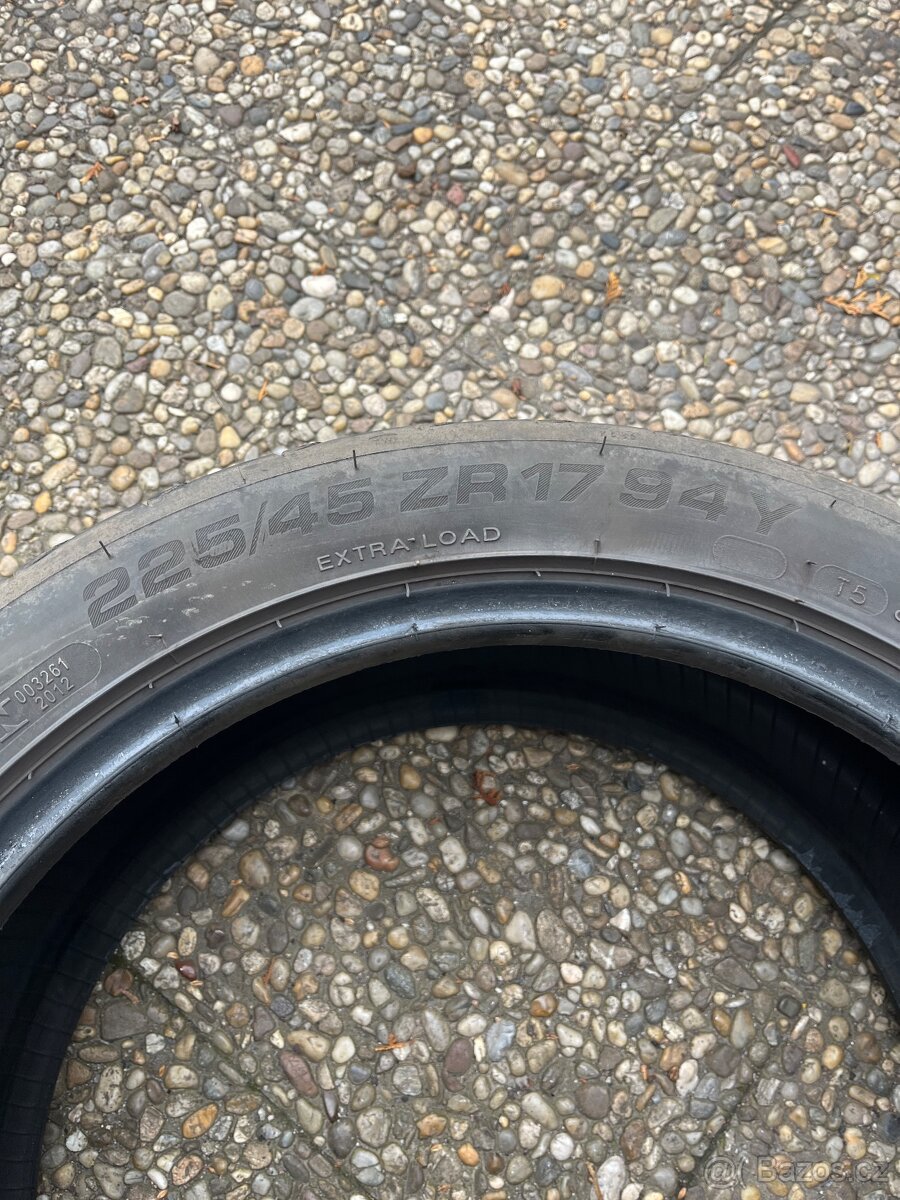 Kormorán UHP 225/45 r17 - 2