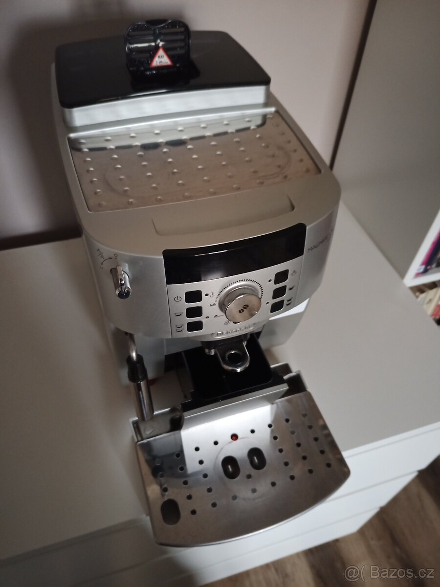 DeLonghi Magnifica 22110 SB - 2