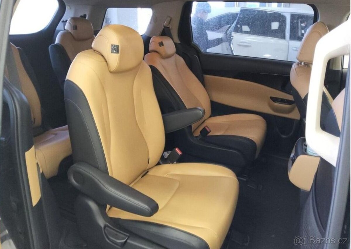 Kia Carnival 2.2-9 MÍST-VŮZ NA CESTĚ - 2