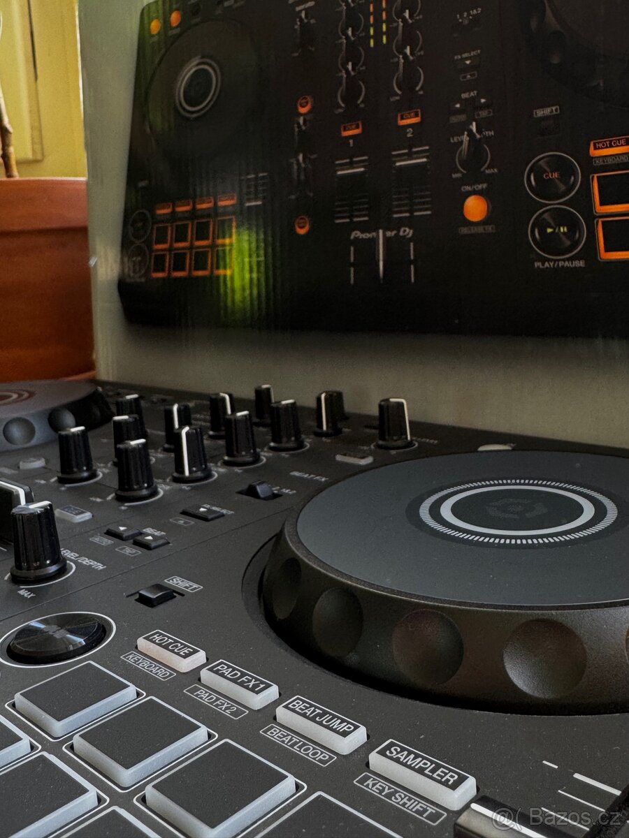 Pioneer DDJ-FLX4 controller - 2
