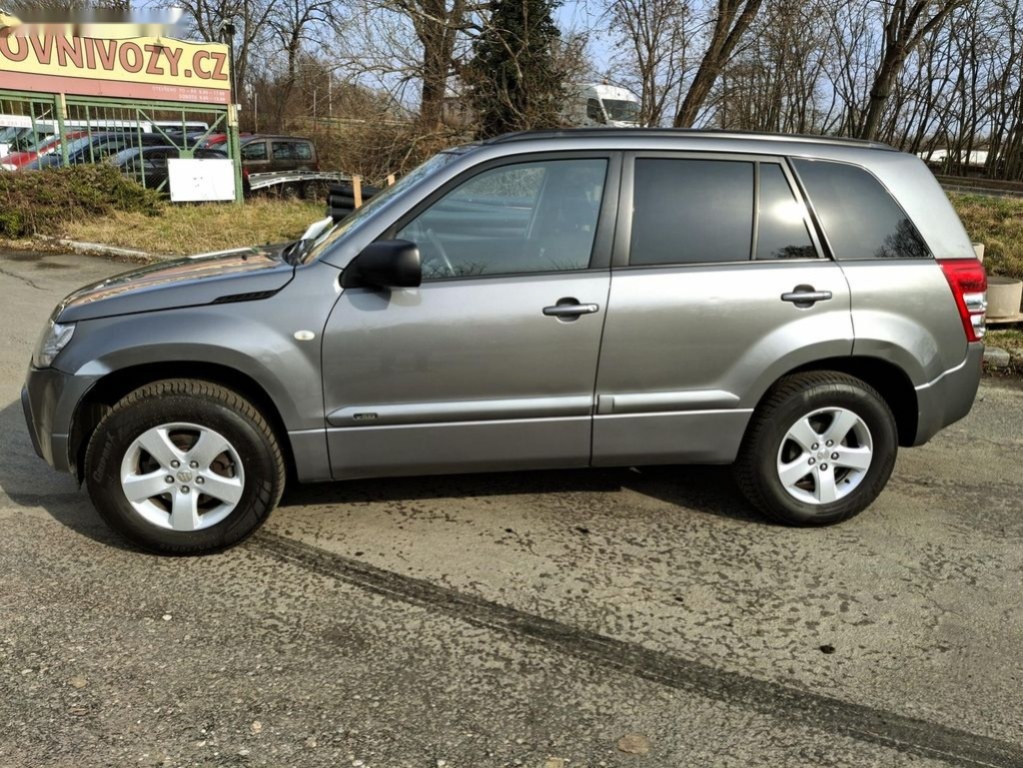 Suzuki Grand Vitara,2.0 benzin Rezervace 1 - 2