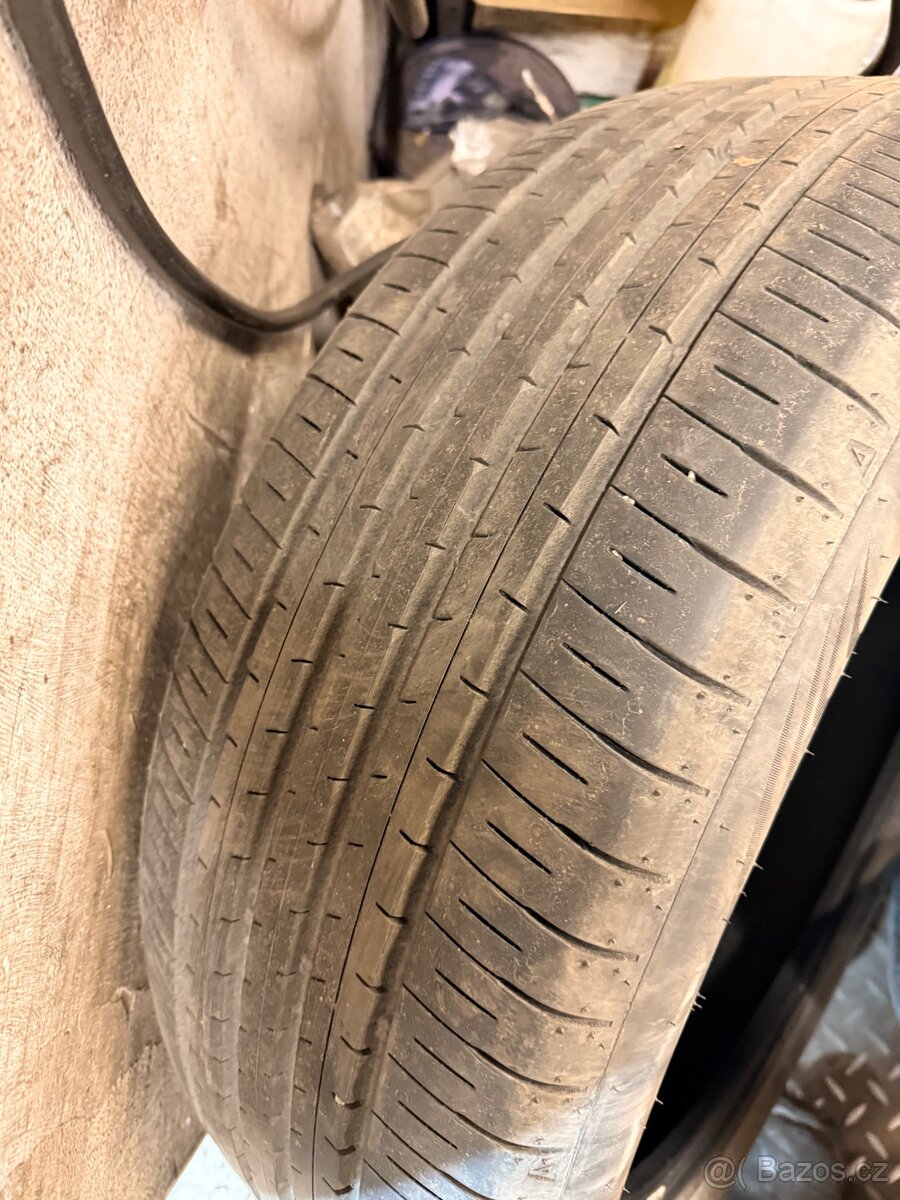 Dunlop 235/50R21 - 2