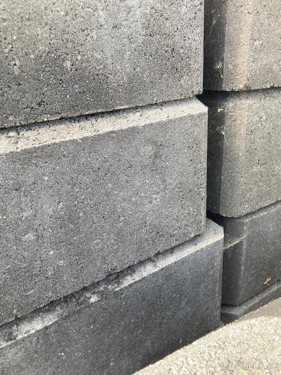 Stavební zdicí plotový materiál - 2