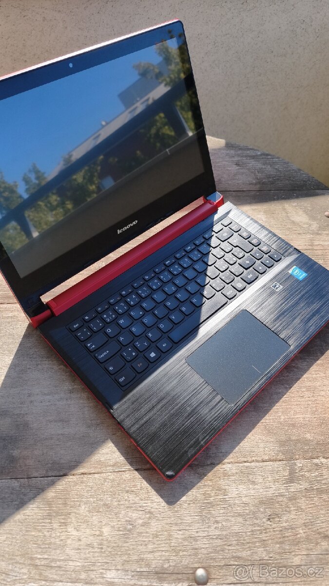 Notebook s dotykovou obrazovkou. Lenovo Flex 2 - 2