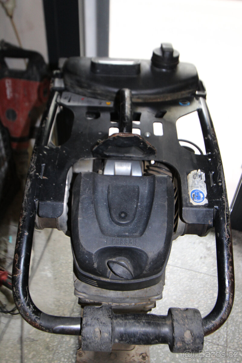 Vibrační pěch WEBER SRV 650 BLACK EDITION - 2