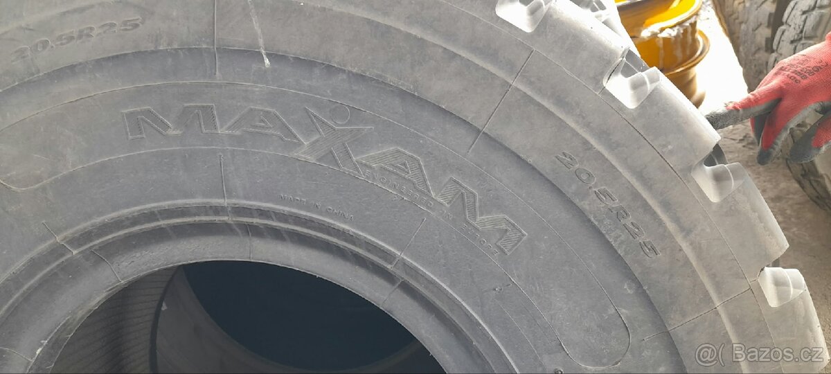 4x Maxam radial 20.5r25 - 2