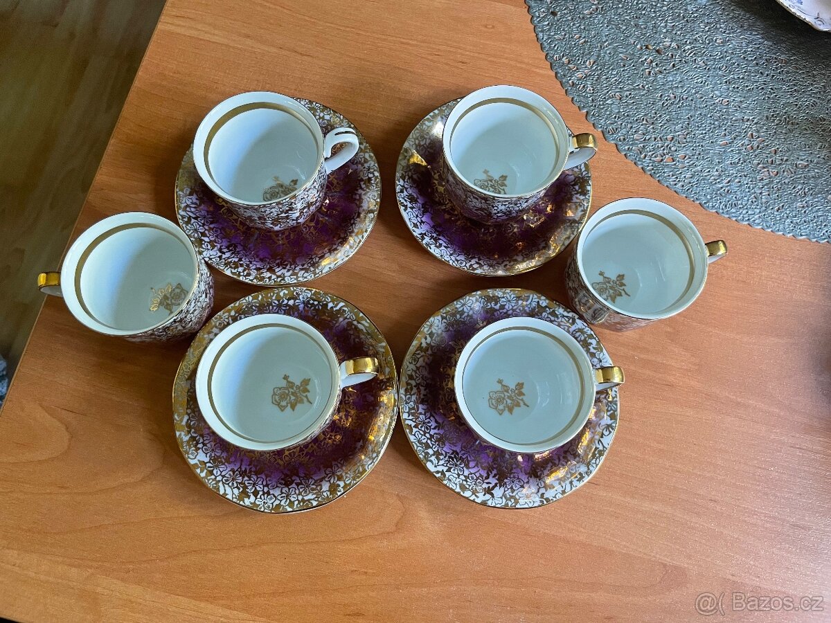 Sada retro hrnků s podšálky - 2