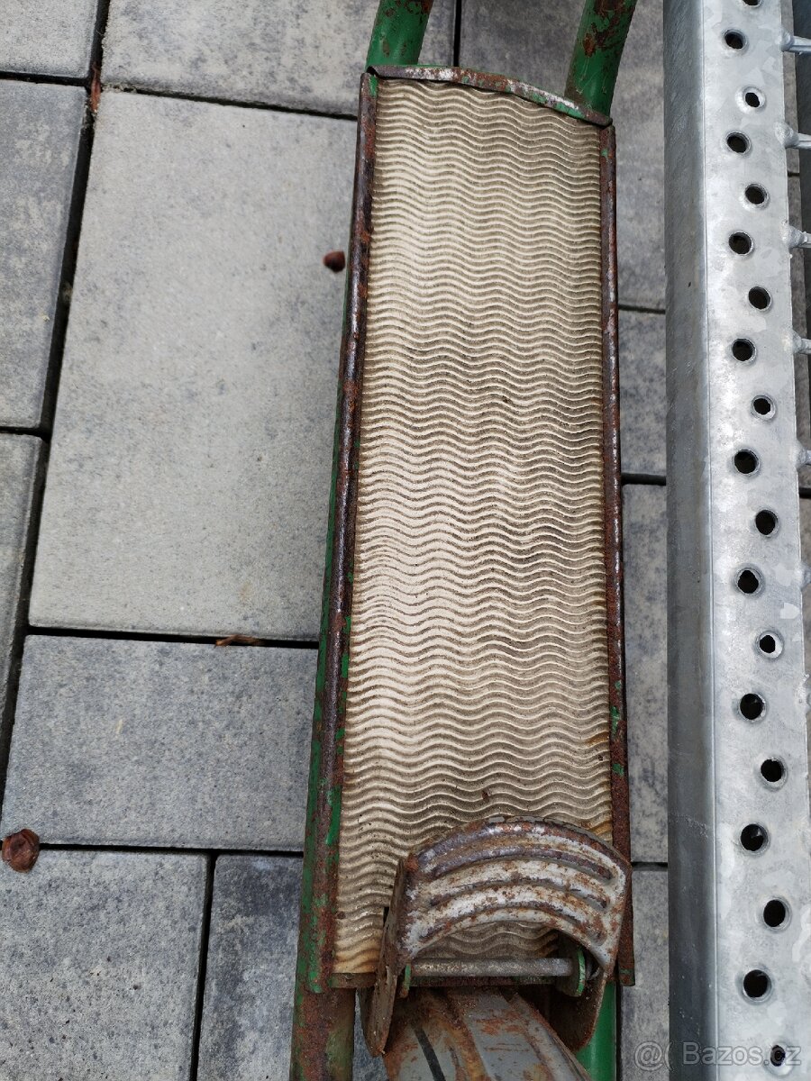 Stará retro dětská koloběžka - 2