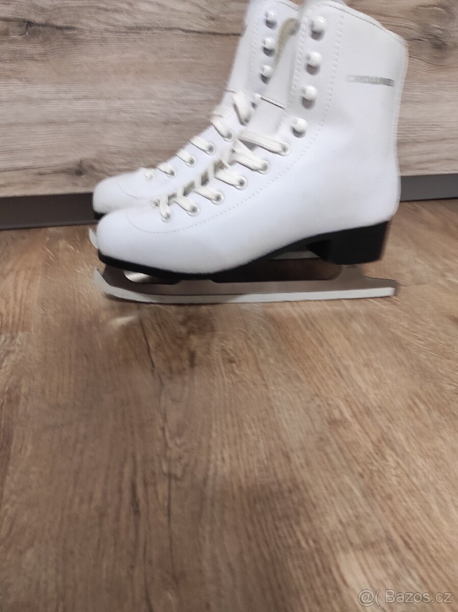 Dámské/ dívčí brusle Crowned Emily vel.38 - 2