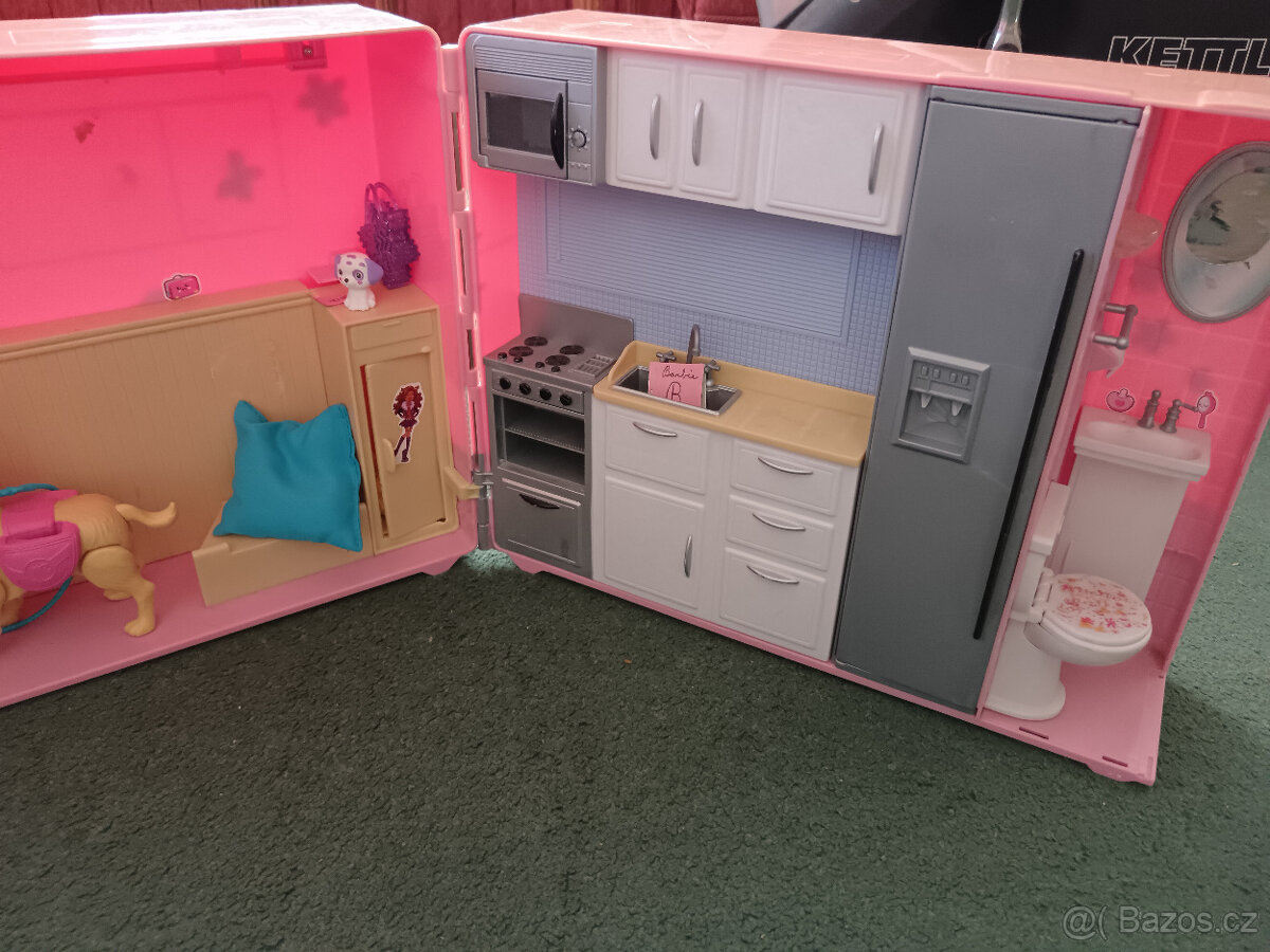 Růžový karavan pro Barbie - 2