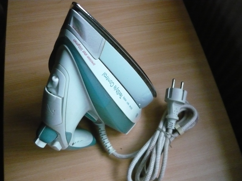 Prodám napařovací žehličku BRAUN TexStyle Control - 2