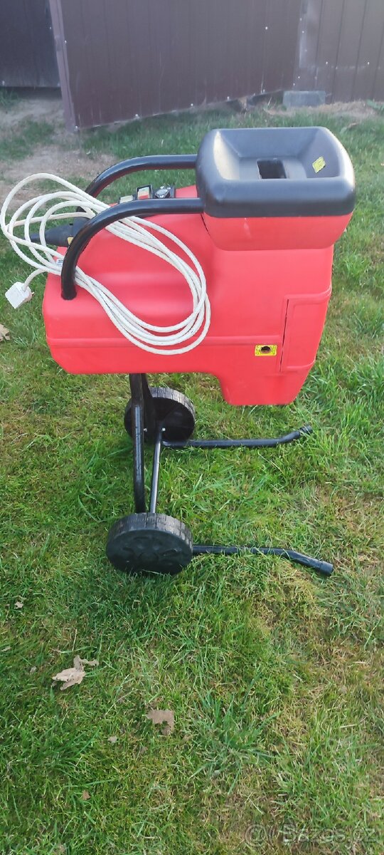 Štěpkovač, drtič větví - 2