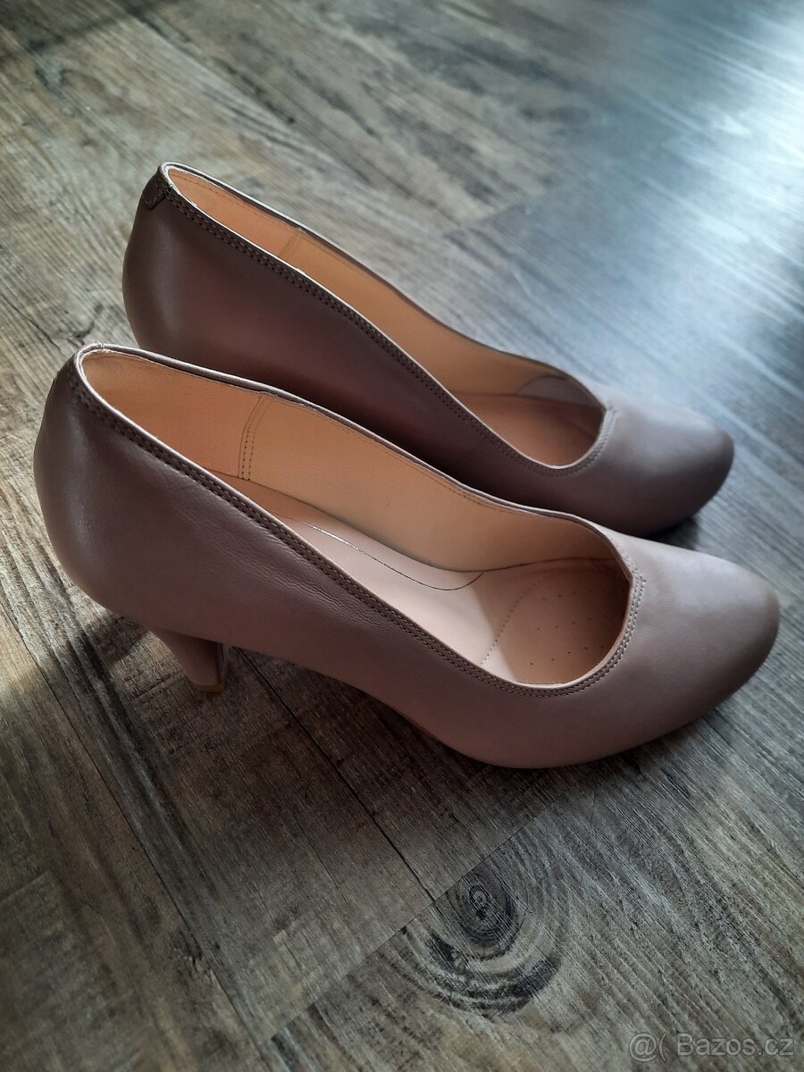 Kožené lodičky značky Clarks - nenošené - 2