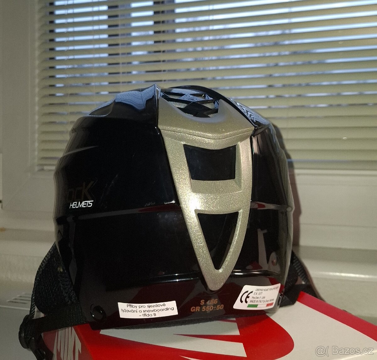 Černá lyžařská helma - 2