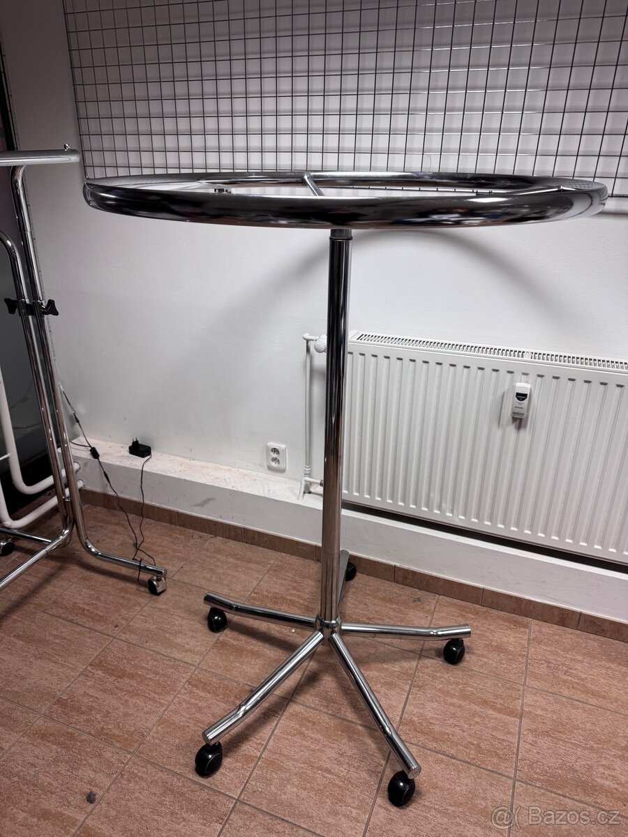 Prodejní stojany, věšáky - 2