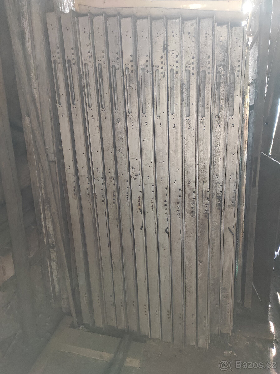 HLINÍKOVÁ OKNA -POUŽITÁ - 2