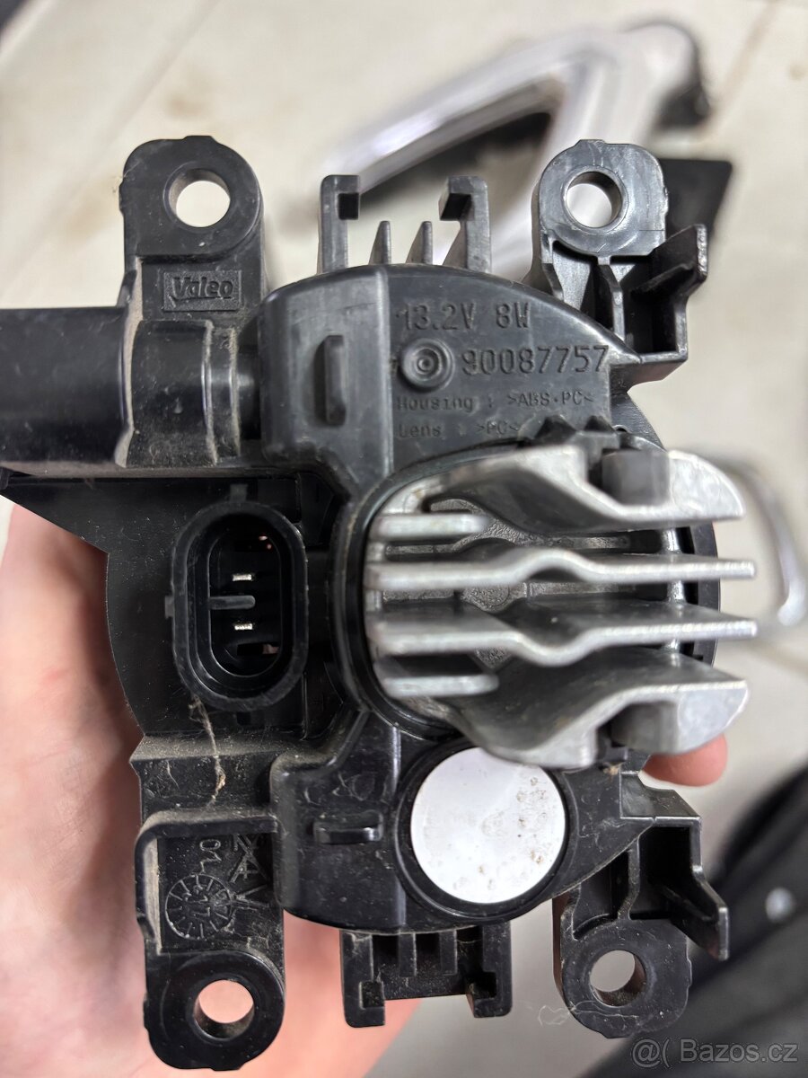 Renault captur zbytek dílu - 2