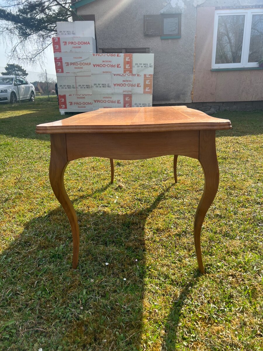 Dřevěný konferenční stolek - 2