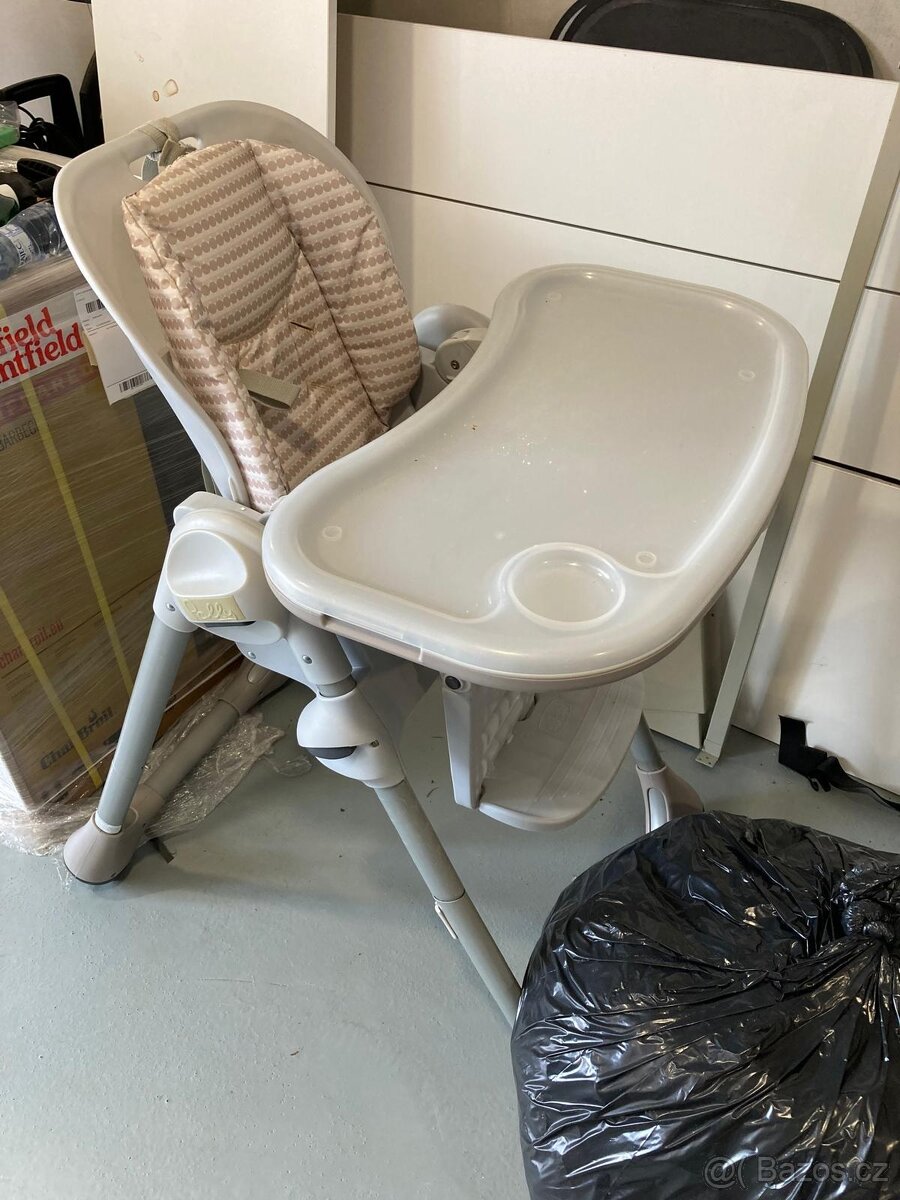 autosedačka a jídelní židlička - 2