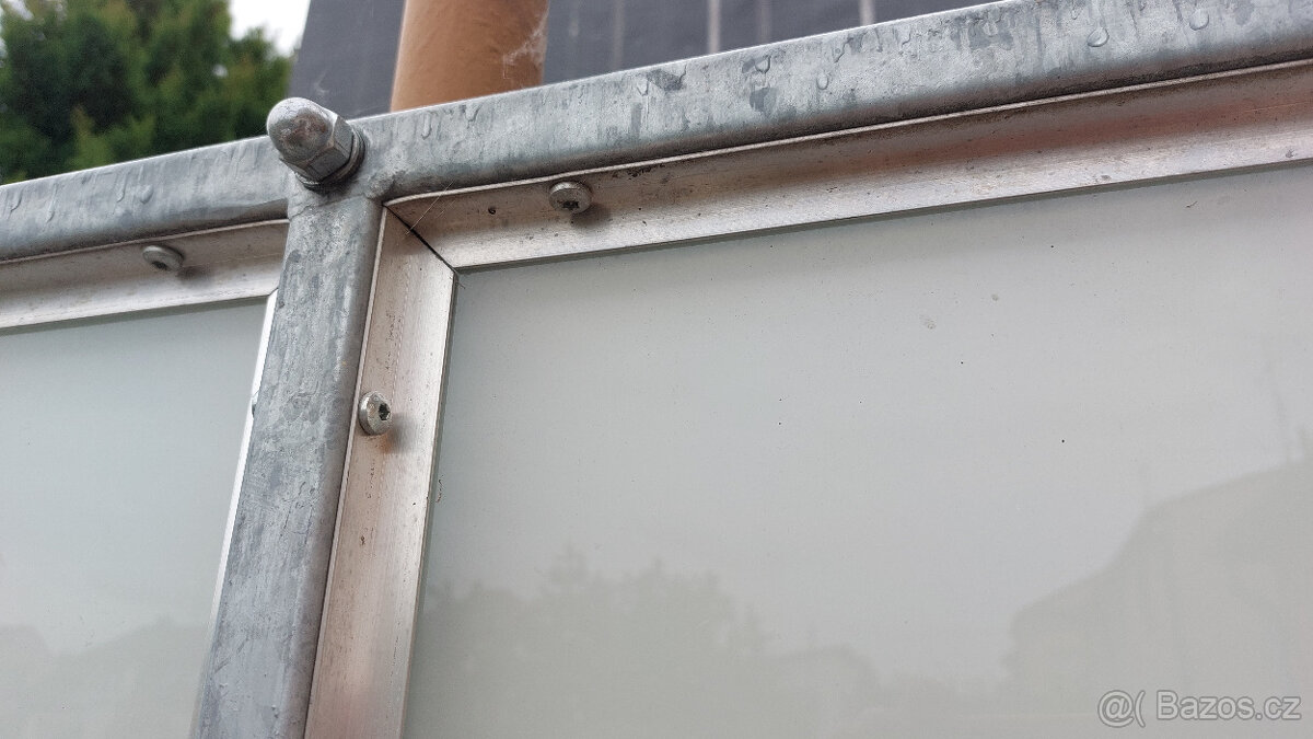 Skleněná zástěna - 2