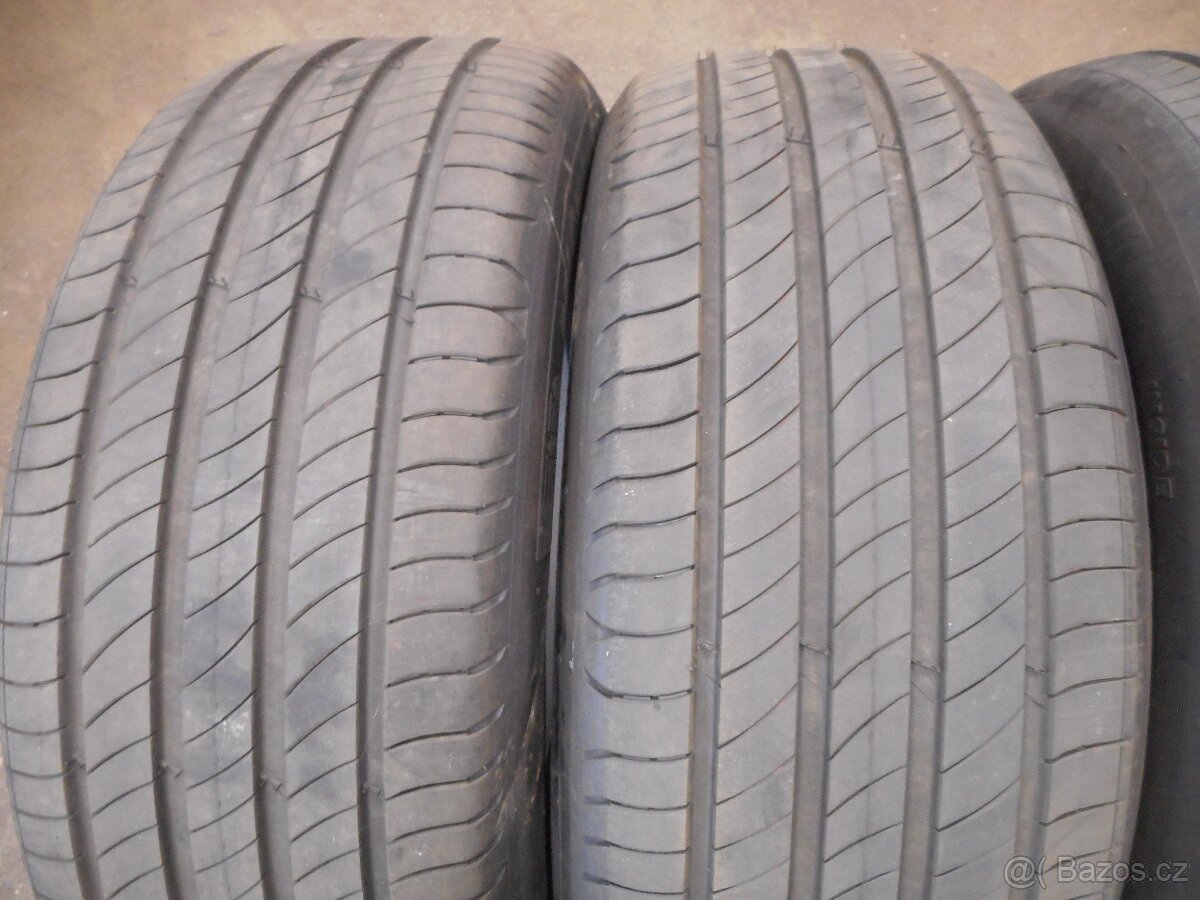 235/55R18 - 2
