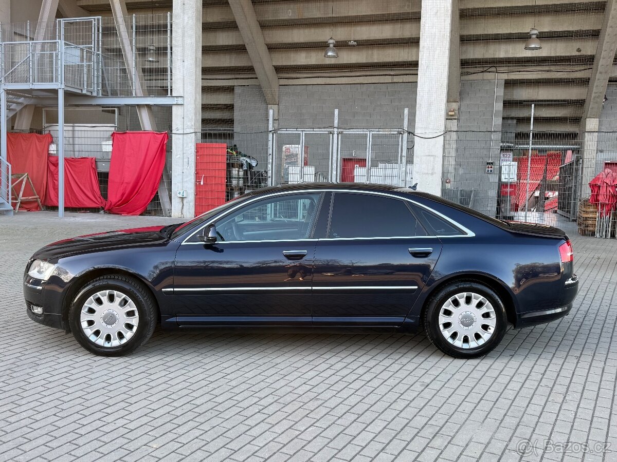 Audi A8, 3.2i V6, 191kw 4x4 Původ ČR - 2