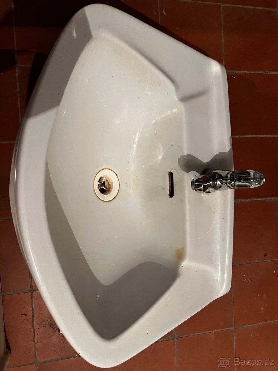 Set umyvadlo + police + baterie - 2