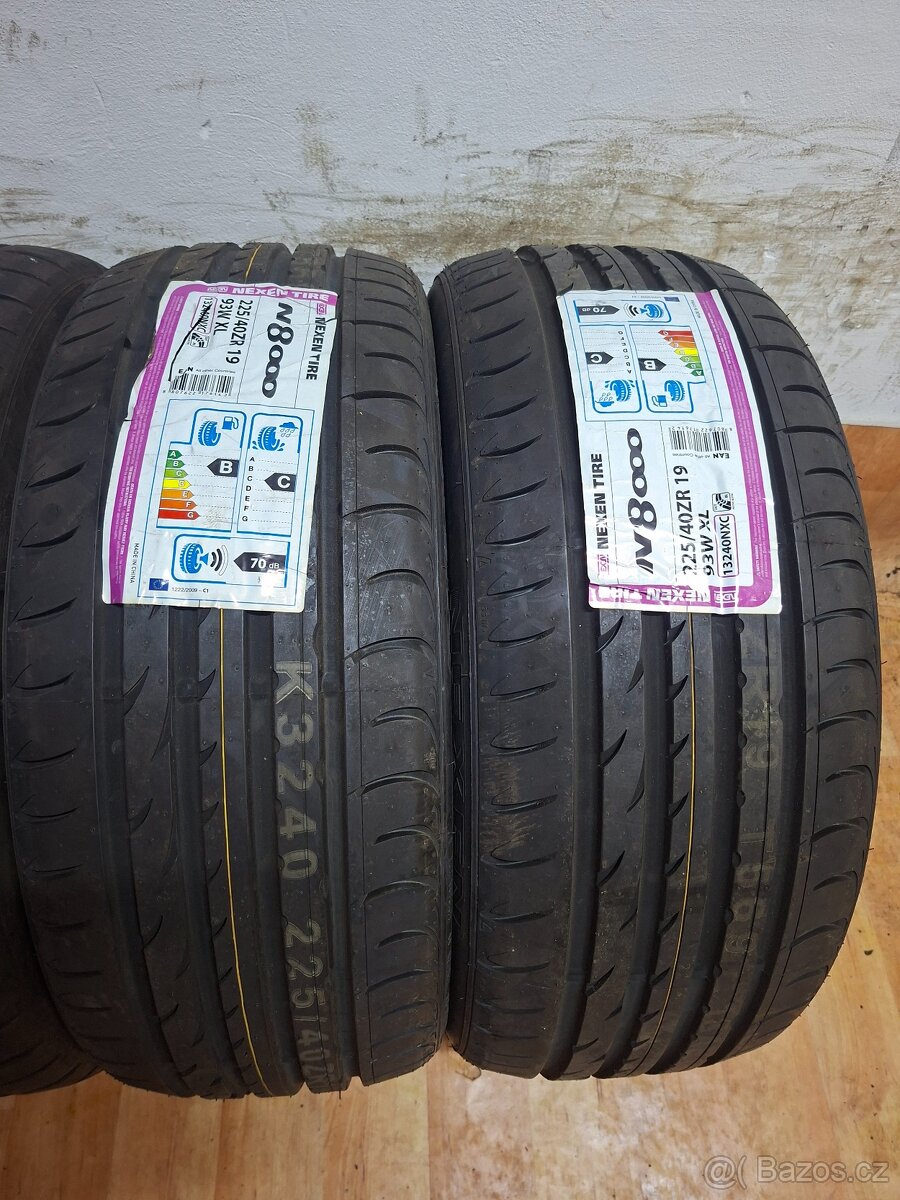 Letní pneu 225/40/19 - 2