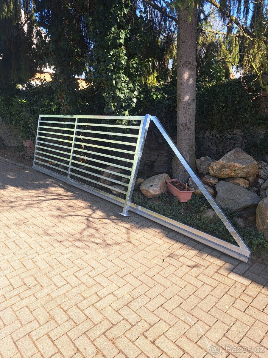 Samonosná posuvná brána - 2