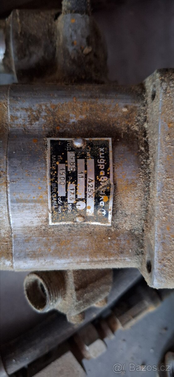 Hydraulická pístnice s čerpadlem a ovládáním - 2