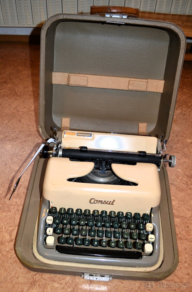 Kufříkový psací stroj - 2