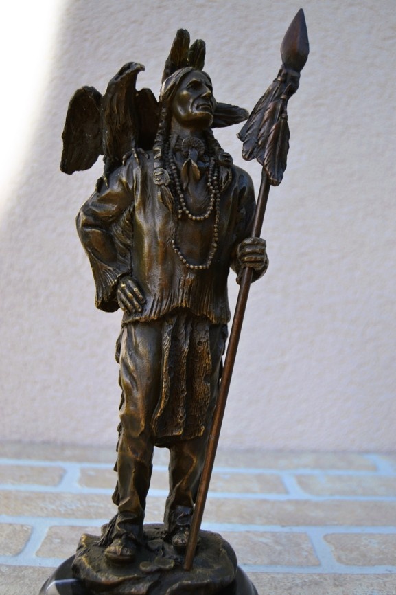 Bronzová socha - INDIÁN - INDIÁNSKÝ NÁČELNÍK - 2