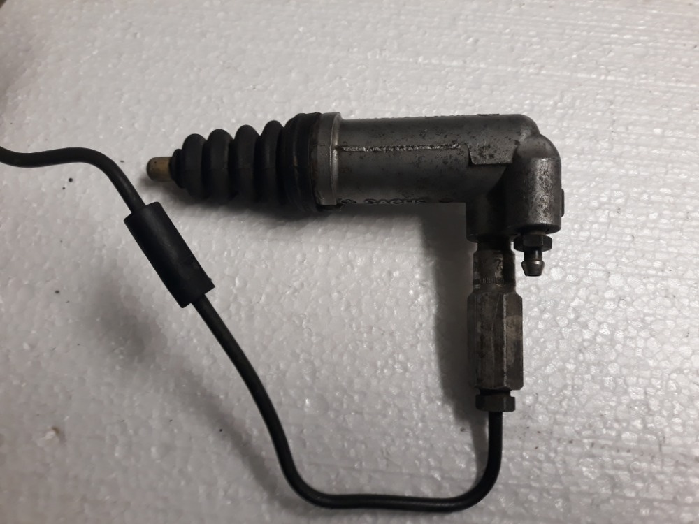 Pomocný spojkový válec Audi A4 B5 2,6 Quatro 110kw V6 94-99 - 2