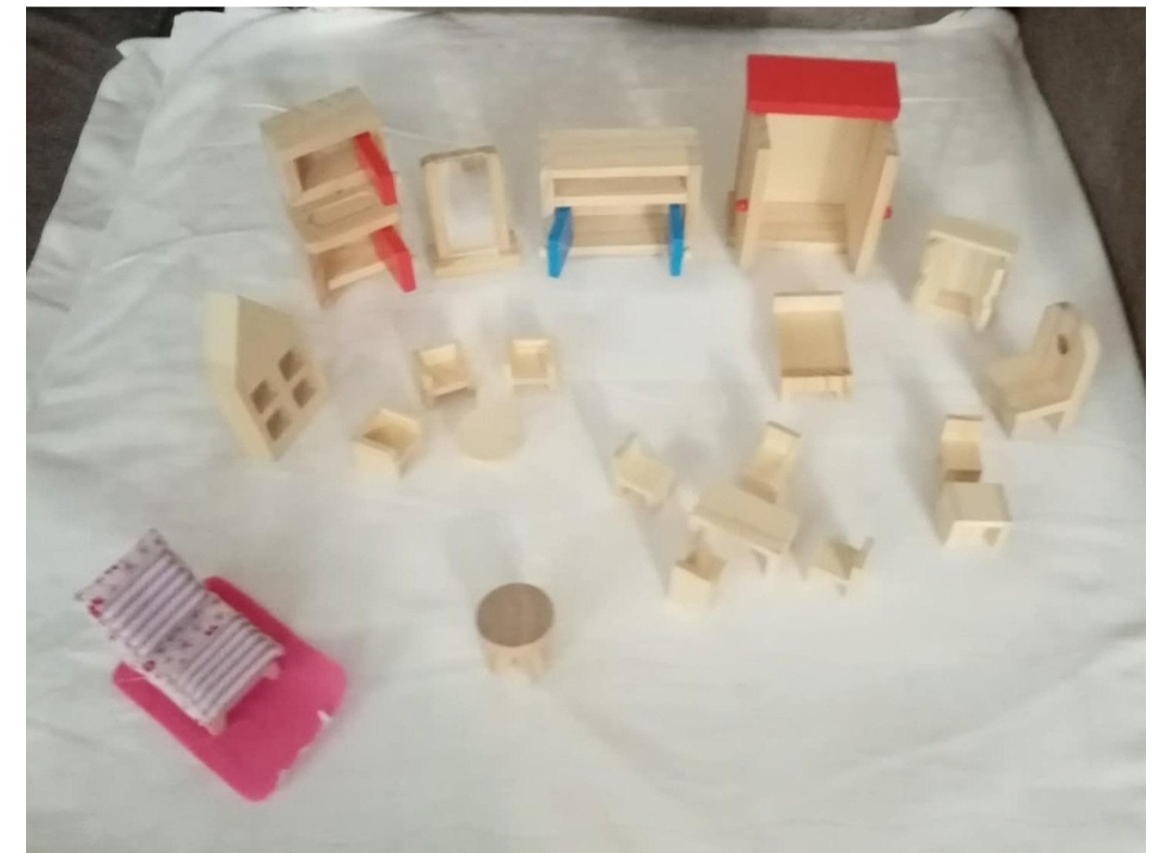 Dřevěný nábytek pro panenky - 2