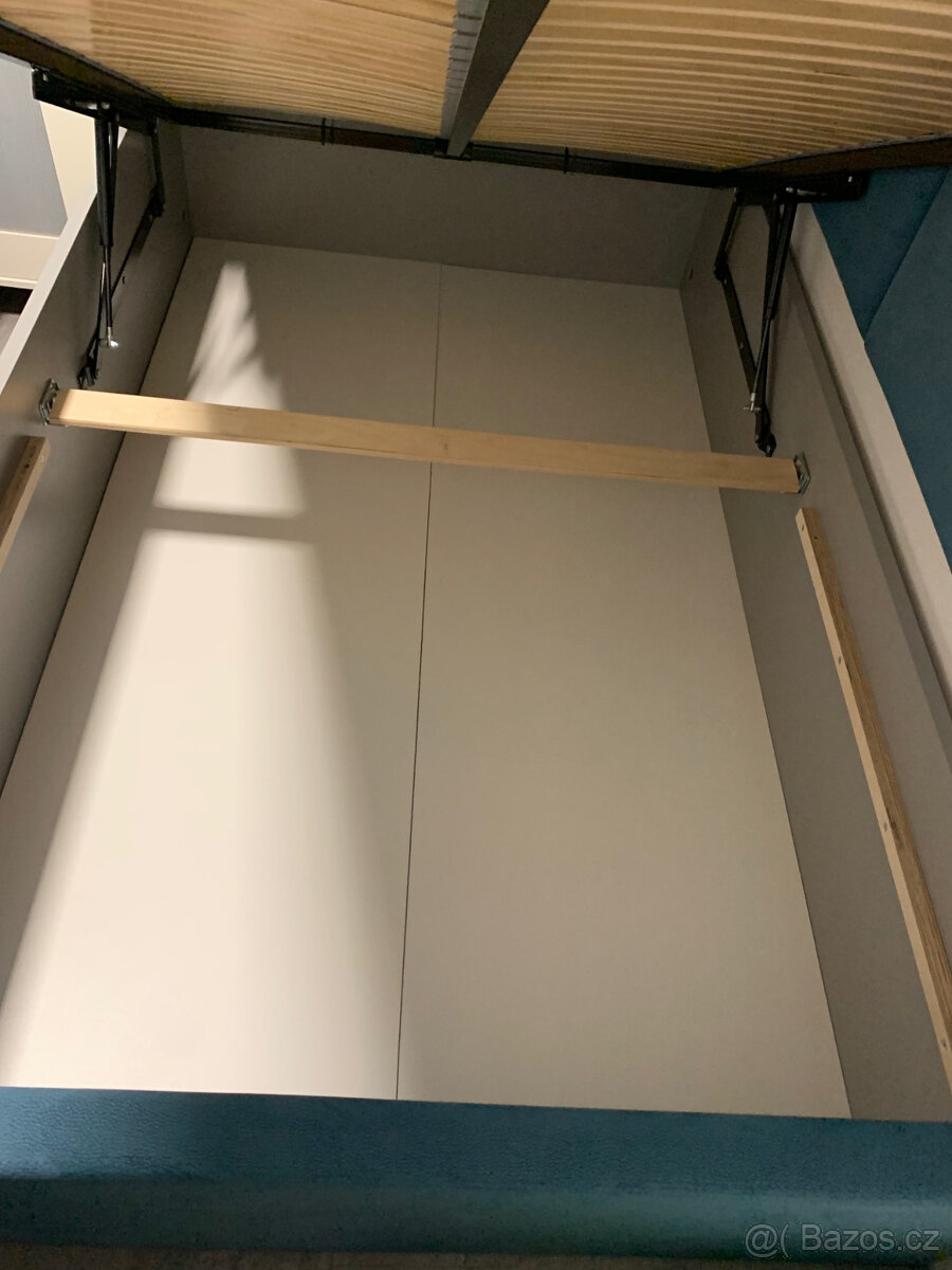 Postel s úložným prostorem - 2