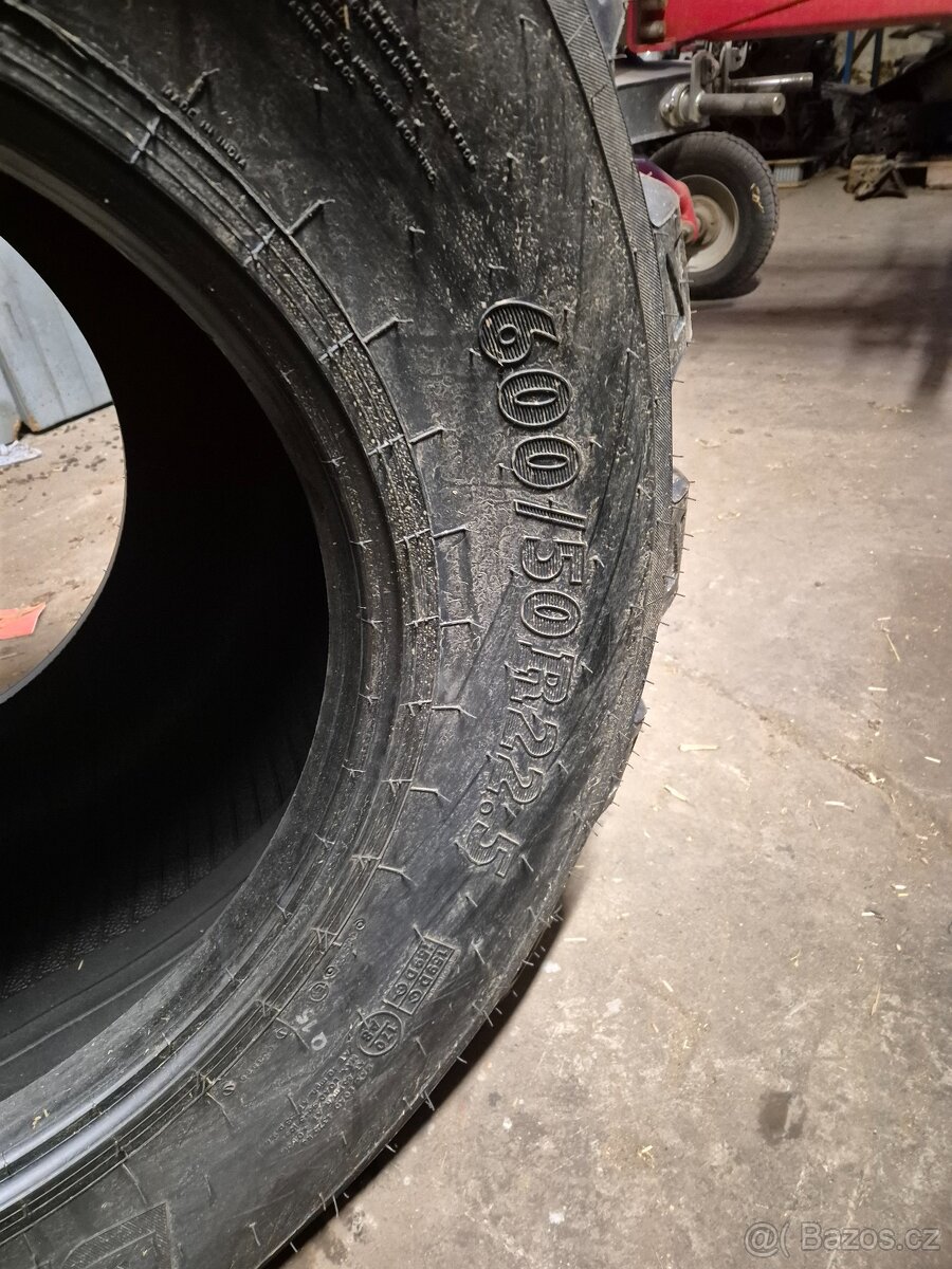Pneu bkt 600 50 r 22.5 - 2