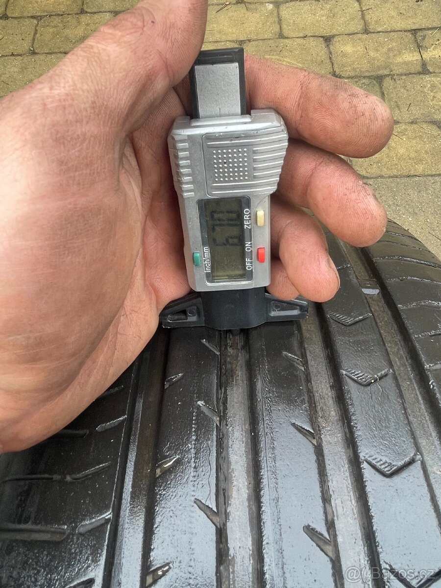 Dvě letní pneu 235/65/17 Continental - 2