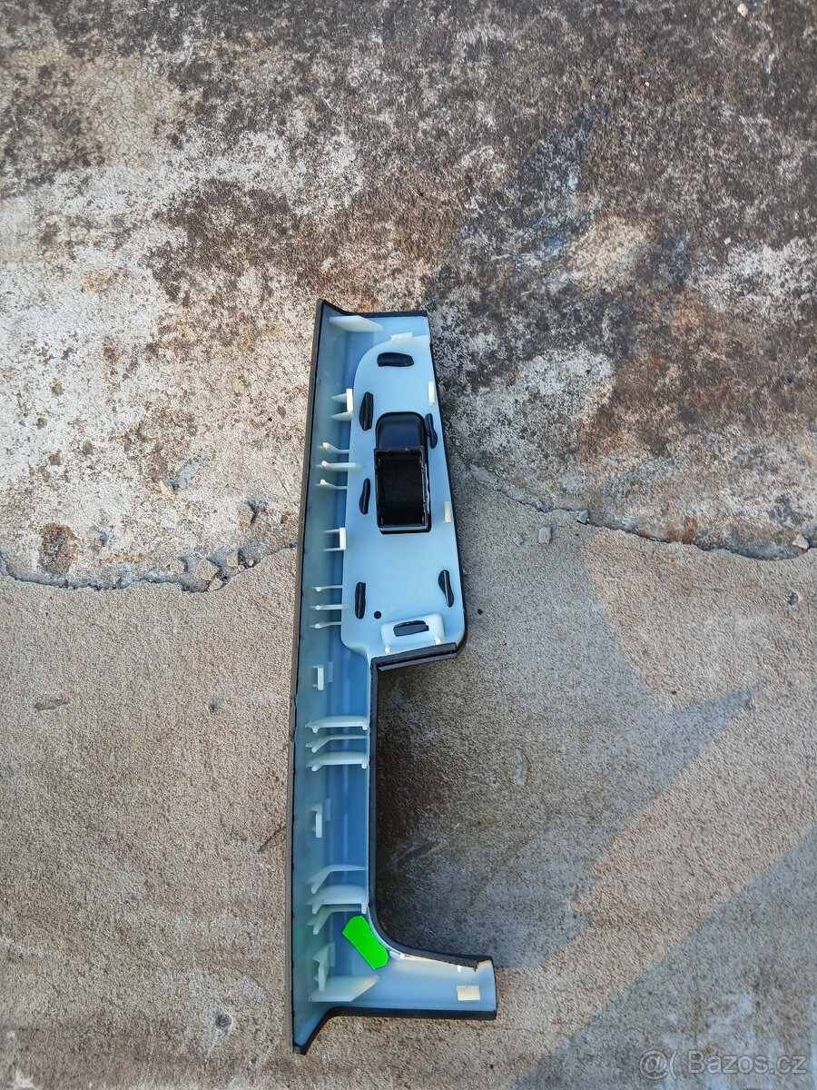 Superb 2 madlo zadnich L dveri - 2